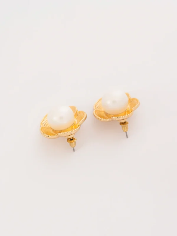 Pearl Stud Earringss
